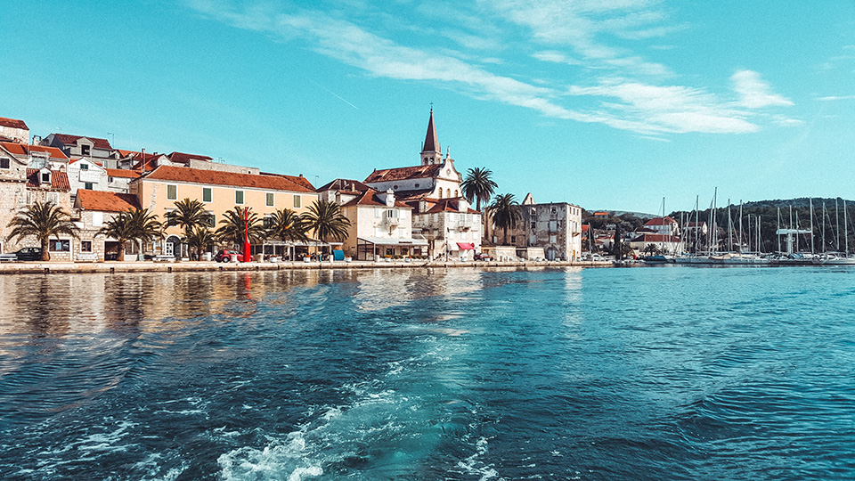 Kincses szigetek & Horvát Riviéra 🚌🛏(Brac - Brela - Omis - Split - Trogír)